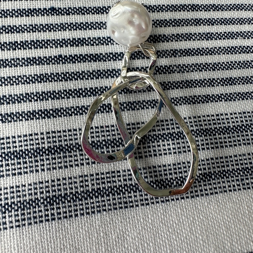 Elegant Silver and Pearl Women's Earrings
